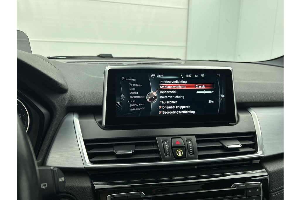 BMW 2 Serie Active Tourer 225i Luxury Automaat (PANORAMADAK, AFNEEMBARE TREKHAAK, STOELVERWARMING, SFEERVERLICHTING) 48567938-18.jpg | Autocentrum Brabant Breda
