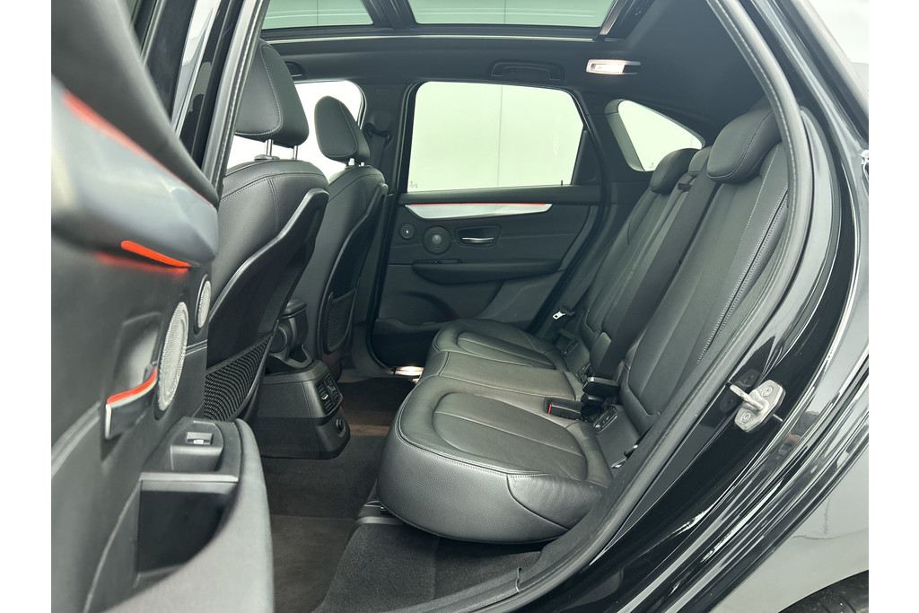 BMW 2 Serie Active Tourer 225i Luxury Automaat (PANORAMADAK, AFNEEMBARE TREKHAAK, STOELVERWARMING, SFEERVERLICHTING) 48567938-23.jpg | Autocentrum Brabant Breda