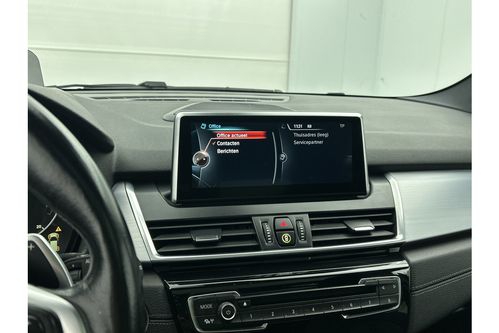 BMW 2 Serie Active Tourer 225i Luxury Automaat (PANORAMADAK, AFNEEMBARE TREKHAAK, STOELVERWARMING, SFEERVERLICHTING) 48567938-8.jpg | Autocentrum Brabant Breda
