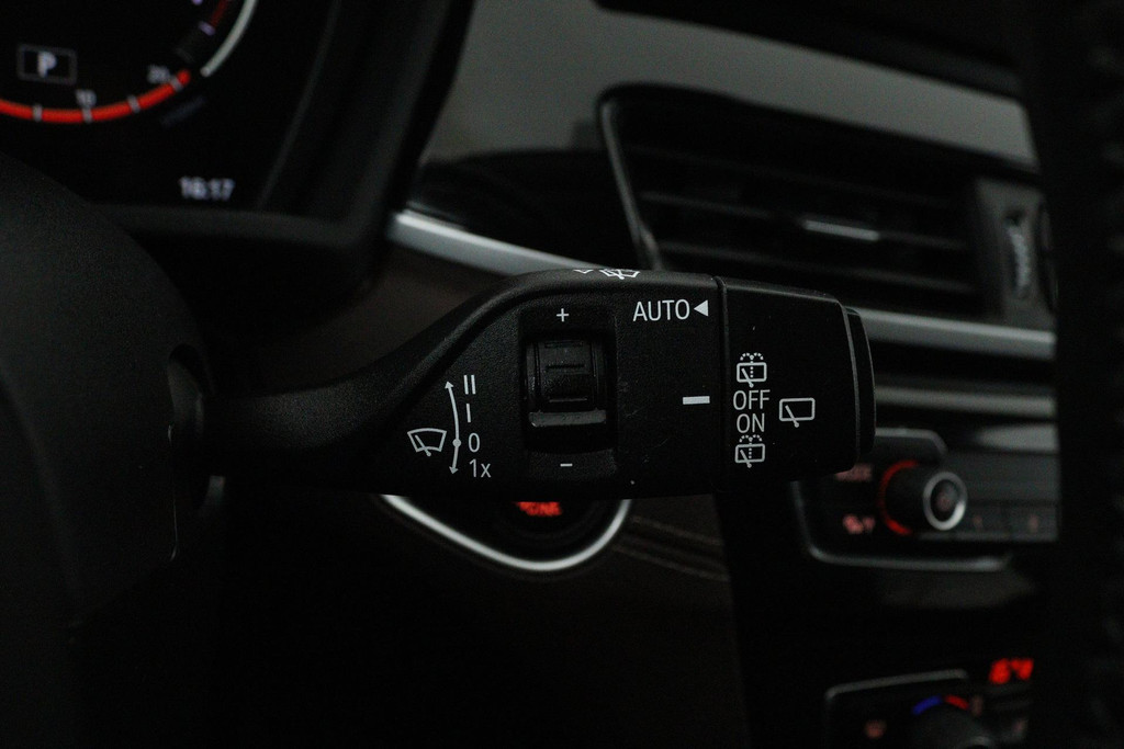 BMW X1 SDrive18i Business Edition (NAVIGATIE, STOELVERWARMING, HEAD-UP, SFEEVERLICHTING, 1e EIGENAAR, DEALER ONDERHOUDEN) 48568073-10.jpg | Autocentrum Brabant Breda