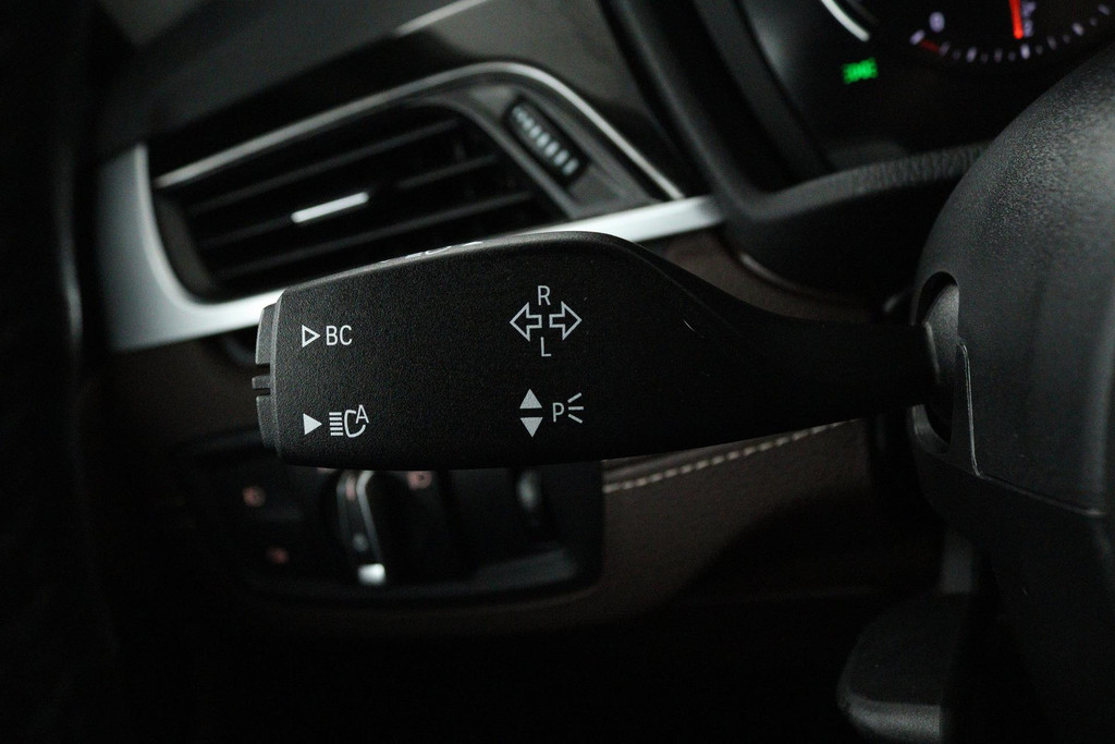 BMW X1 SDrive18i Business Edition (NAVIGATIE, STOELVERWARMING, HEAD-UP, SFEEVERLICHTING, 1e EIGENAAR, DEALER ONDERHOUDEN) 48568073-12.jpg | Autocentrum Brabant Breda