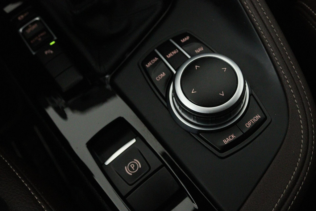 BMW X1 SDrive18i Business Edition (NAVIGATIE, STOELVERWARMING, HEAD-UP, SFEEVERLICHTING, 1e EIGENAAR, DEALER ONDERHOUDEN) 48568073-20.jpg | Autocentrum Brabant Breda