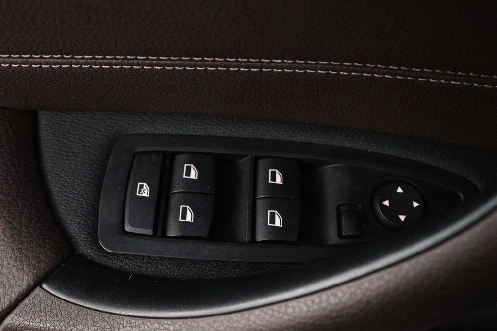 BMW X1 SDrive18i Business Edition (NAVIGATIE, STOELVERWARMING, HEAD-UP, SFEEVERLICHTING, 1e EIGENAAR, DEALER ONDERHOUDEN) 48568073-6.jpg | Autocentrum Brabant Breda