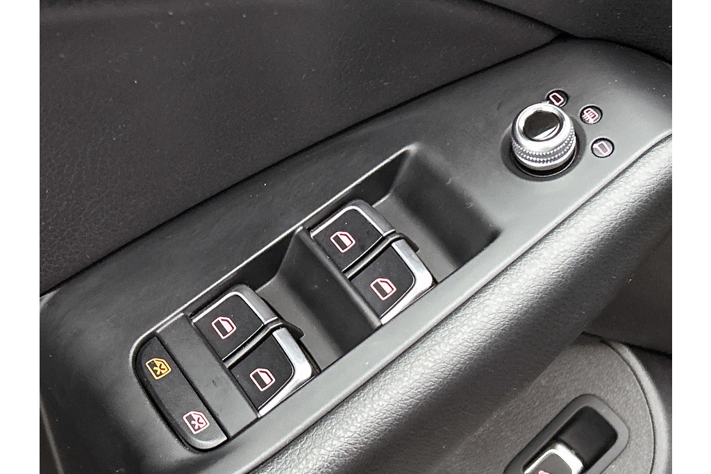 Audi Q5 2.0 TFSI quattro Pro S-Line Plus(Zeer Goed OnderH,Trekhaak, Navi, Parkeersensoren V+A, StoelV, Leer, Etc) 48578604-29.jpg | Autocentrum Brabant Breda