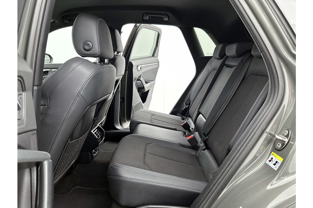 Audi Q3 40 TFSI quattro S Line(NL-auto, Dealer OnderH, Carplay, Digitale Dash, Parkeersensoren V+A, Etc) 48591824-10.jpg | Autocentrum Brabant Breda