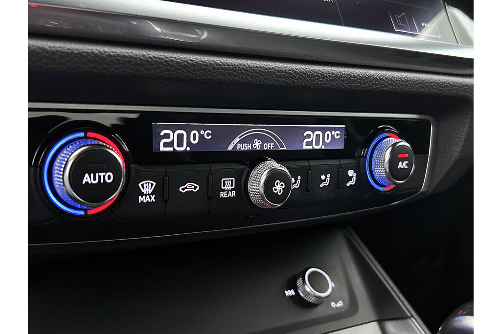 Audi Q3 40 TFSI quattro S Line(NL-auto, Dealer OnderH, Carplay, Digitale Dash, Parkeersensoren V+A, Etc) 48591824-12.jpg | Autocentrum Brabant Breda