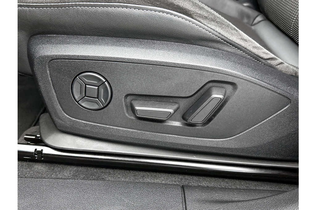 Audi Q3 40 TFSI quattro S Line(NL-auto, Dealer OnderH, Carplay, Digitale Dash, Parkeersensoren V+A, Etc) 48591824-15.jpg | Autocentrum Brabant Breda