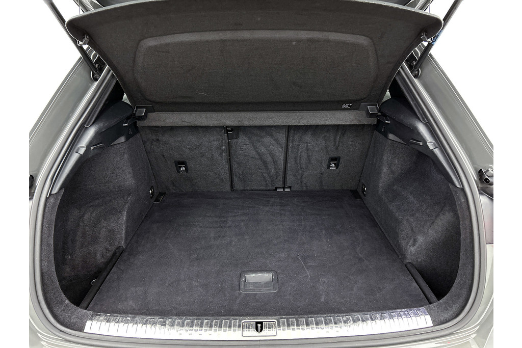 Audi Q3 40 TFSI quattro S Line(NL-auto, Dealer OnderH, Carplay, Digitale Dash, Parkeersensoren V+A, Etc) 48591824-22.jpg | Autocentrum Brabant Breda