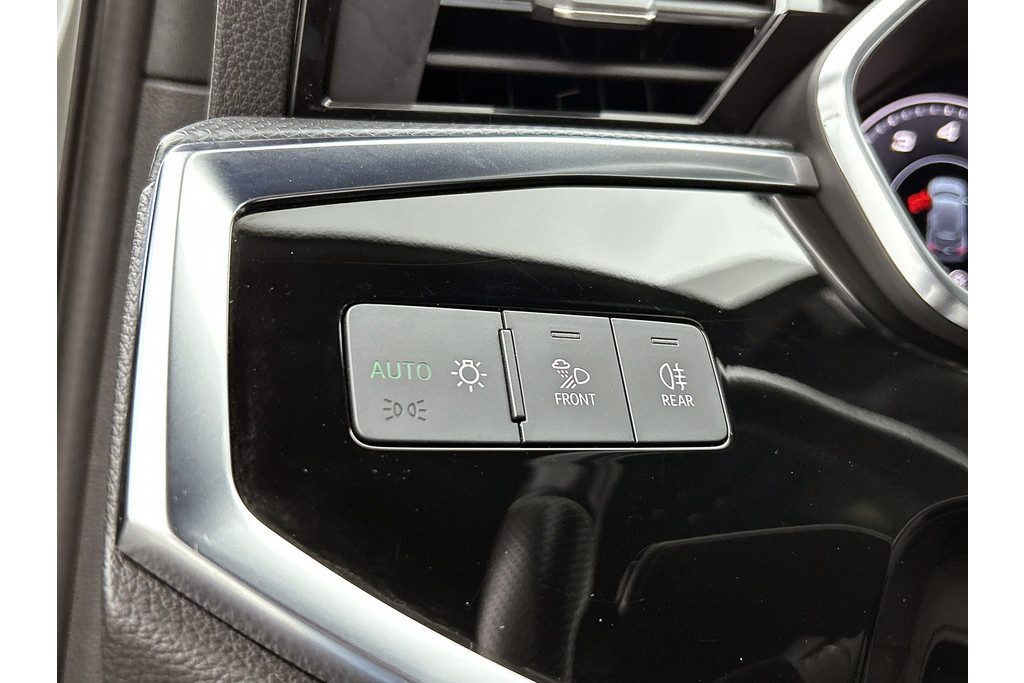 Audi Q3 40 TFSI quattro S Line(NL-auto, Dealer OnderH, Carplay, Digitale Dash, Parkeersensoren V+A, Etc) 48591824-23.jpg | Autocentrum Brabant Breda