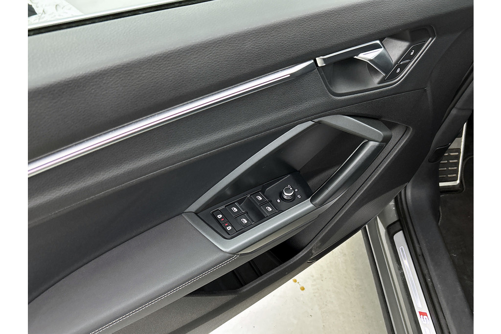 Audi Q3 40 TFSI quattro S Line(NL-auto, Dealer OnderH, Carplay, Digitale Dash, Parkeersensoren V+A, Etc) 48591824-30.jpg | Autocentrum Brabant Breda