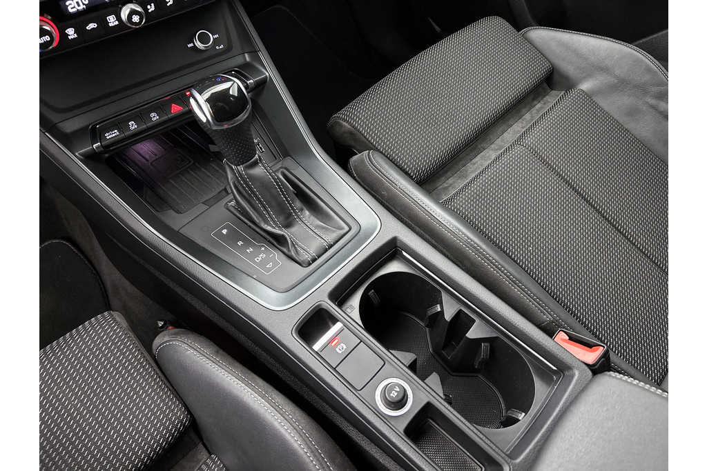 Audi Q3 40 TFSI quattro S Line(NL-auto, Dealer OnderH, Carplay, Digitale Dash, Parkeersensoren V+A, Etc) 48591824-4.jpg | Autocentrum Brabant Breda