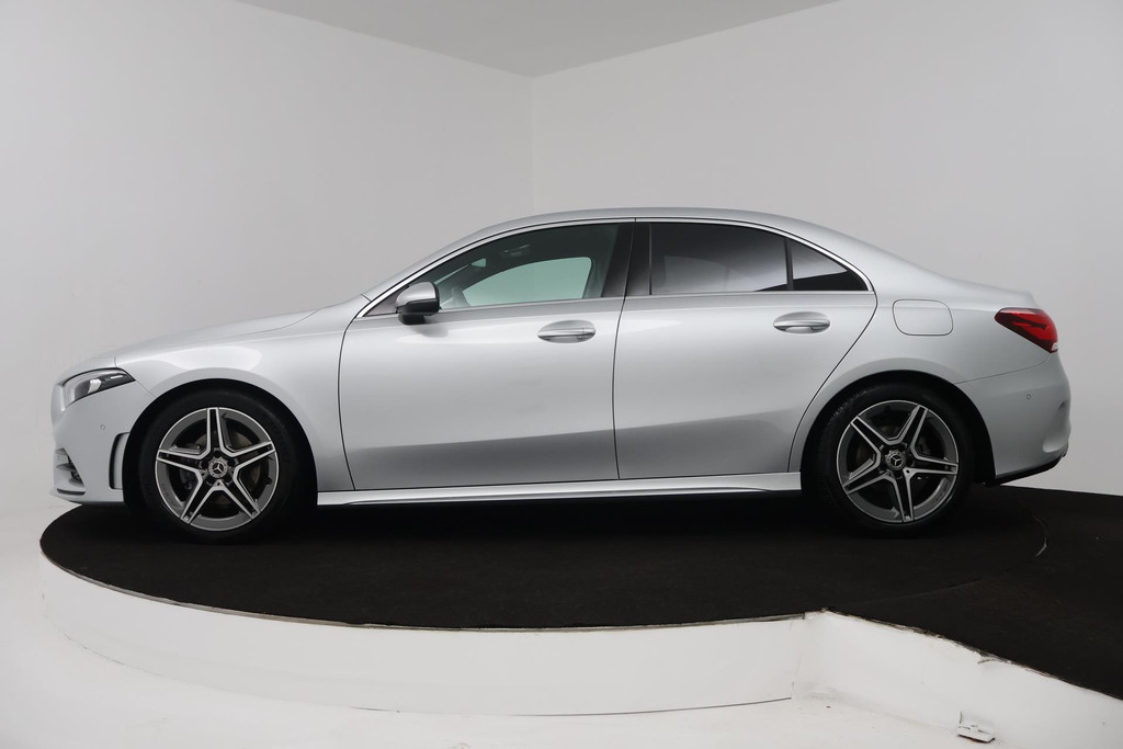 Mercedes-Benz A-Klasse 180 Business Solution AMG (STOELVERWARMING, SFEERVERLICHTING, ACHTERUITRIJCAMERA, CRUISE CONTROL, NAVI) 48596198-1.jpg | Autocentrum Brabant Breda