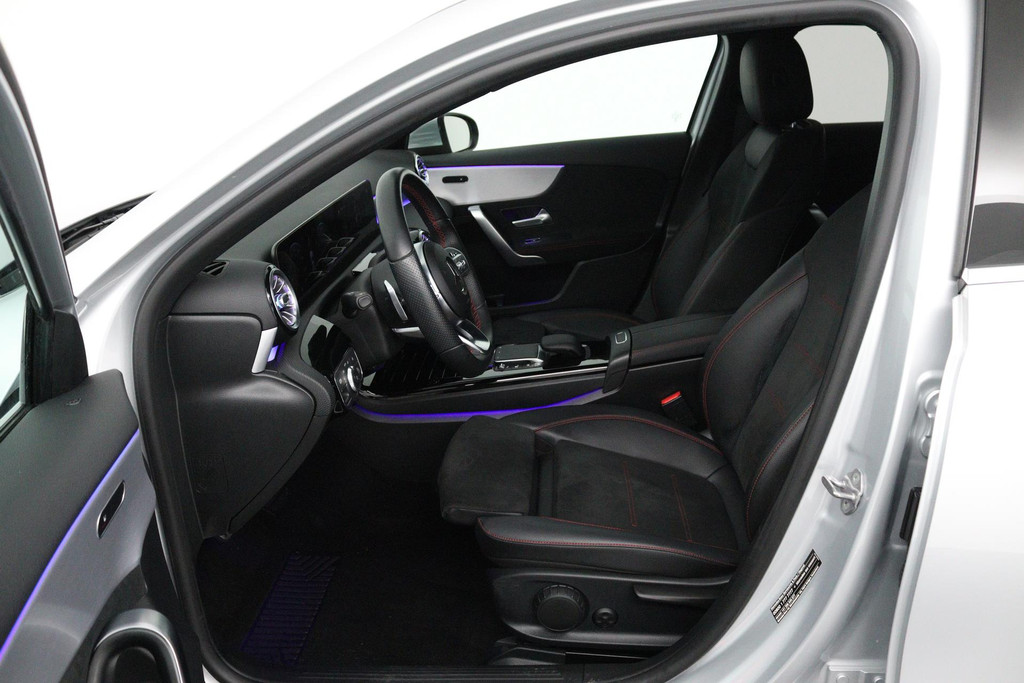 Mercedes-Benz A-Klasse 180 Business Solution AMG (STOELVERWARMING, SFEERVERLICHTING, ACHTERUITRIJCAMERA, CRUISE CONTROL, NAVI) 48596198-22.jpg | Autocentrum Brabant Breda