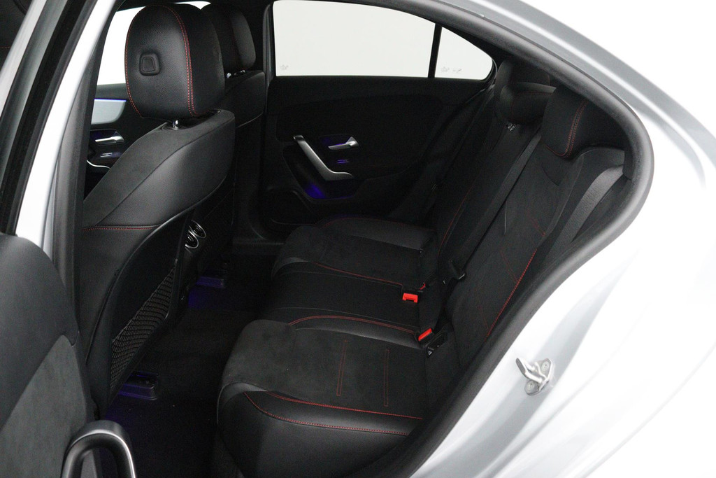 Mercedes-Benz A-Klasse 180 Business Solution AMG (STOELVERWARMING, SFEERVERLICHTING, ACHTERUITRIJCAMERA, CRUISE CONTROL, NAVI) 48596198-23.jpg | Autocentrum Brabant Breda