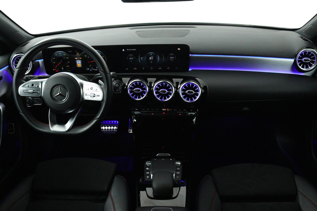 Mercedes-Benz A-Klasse 180 Business Solution AMG (STOELVERWARMING, SFEERVERLICHTING, ACHTERUITRIJCAMERA, CRUISE CONTROL, NAVI) 48596198-3.jpg | Autocentrum Brabant Breda