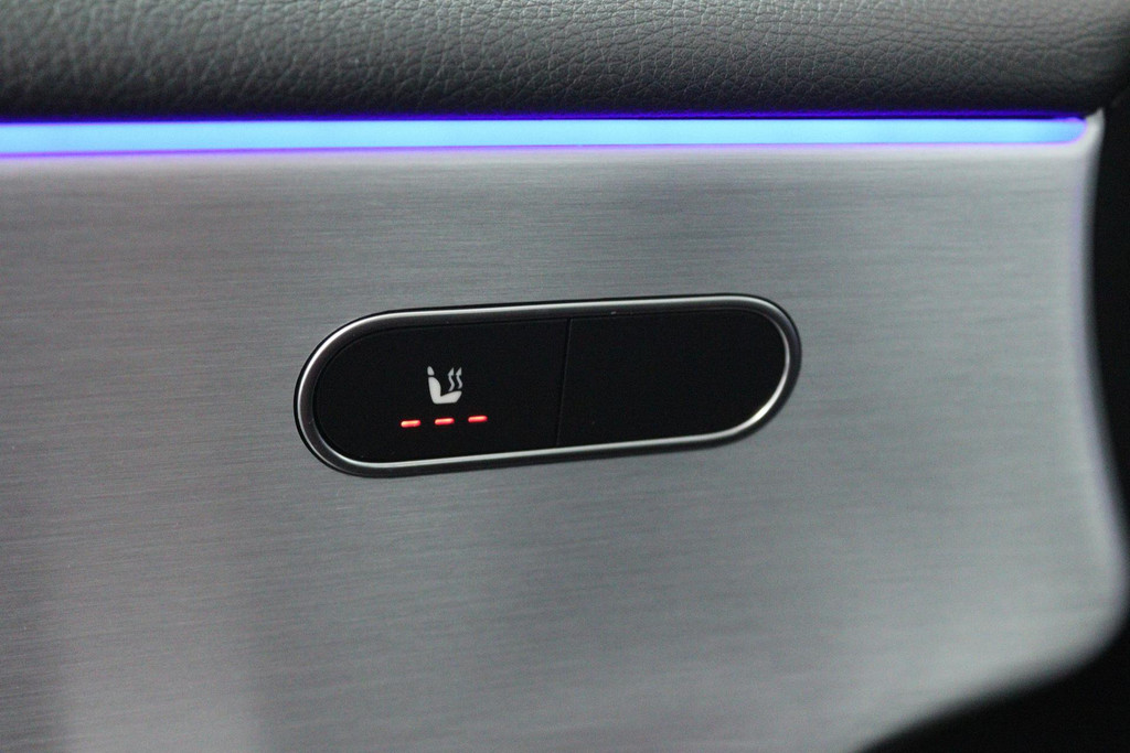 Mercedes-Benz A-Klasse 180 Business Solution AMG (STOELVERWARMING, SFEERVERLICHTING, ACHTERUITRIJCAMERA, CRUISE CONTROL, NAVI) 48596198-6.jpg | Autocentrum Brabant Breda