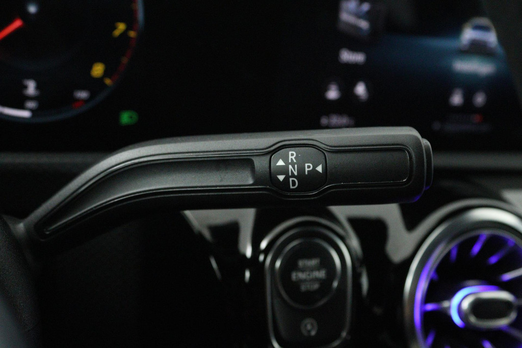 Mercedes-Benz A-Klasse 180 Business Solution AMG (STOELVERWARMING, SFEERVERLICHTING, ACHTERUITRIJCAMERA, CRUISE CONTROL, NAVI) 48596198-9.jpg | Autocentrum Brabant Breda