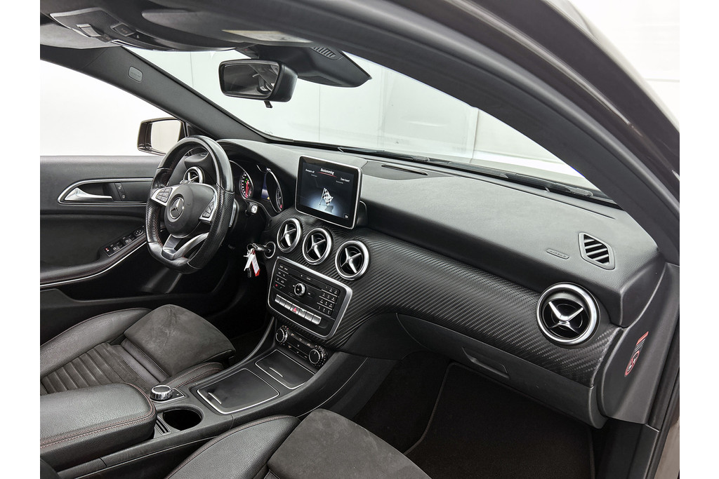 Mercedes-Benz A-Klasse 180 AMG Sport Automaat (PANORAMADAK, NAVIGATIE, PARKEERSENSOREN, SPORTSTOELEN) 48617727-13.jpg | Autocentrum Brabant Breda