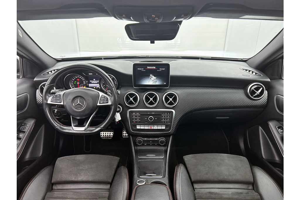 Mercedes-Benz A-Klasse 180 AMG Sport Automaat (PANORAMADAK, NAVIGATIE, PARKEERSENSOREN, SPORTSTOELEN) 48617727-2.jpg | Autocentrum Brabant Breda