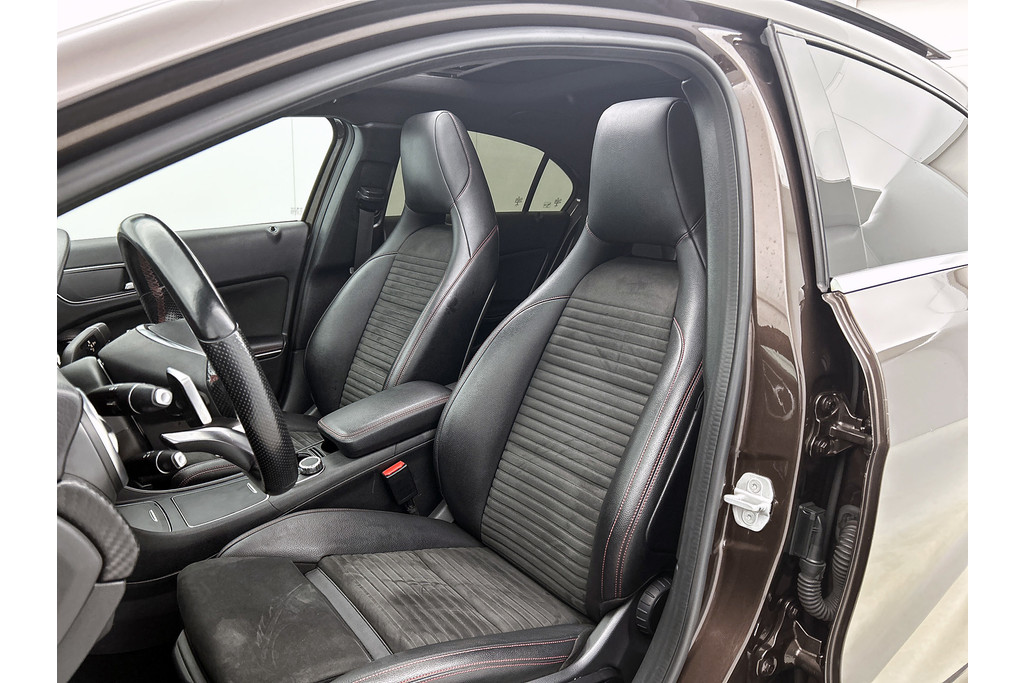 Mercedes-Benz A-Klasse 180 AMG Sport Automaat (PANORAMADAK, NAVIGATIE, PARKEERSENSOREN, SPORTSTOELEN) 48617727-22.jpg | Autocentrum Brabant Breda