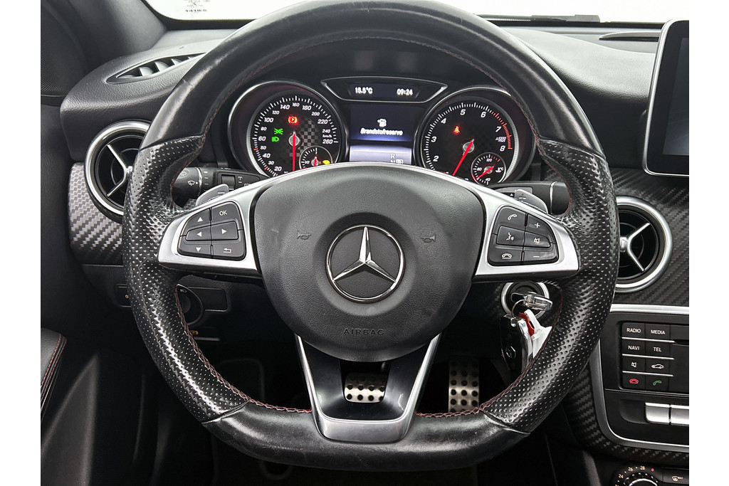 Mercedes-Benz A-Klasse 180 AMG Sport Automaat (PANORAMADAK, NAVIGATIE, PARKEERSENSOREN, SPORTSTOELEN) 48617727-3.jpg | Autocentrum Brabant Breda