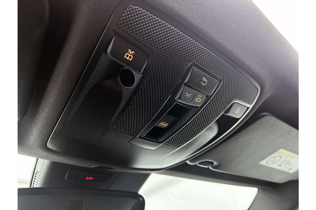 Mercedes-Benz A-Klasse 180 AMG Sport Automaat (PANORAMADAK, NAVIGATIE, PARKEERSENSOREN, SPORTSTOELEN) 48617727-7.jpg | Autocentrum Brabant Breda