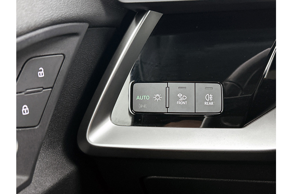 Audi A3 Limousine 30 TFSI Business edition (PANORAMADAK, ELEKT. WEGKLAPBARE TREKHAAK, SPORTSTOELEN, 1e EIGENAAR) 48622390-15.jpg | Autocentrum Brabant Breda