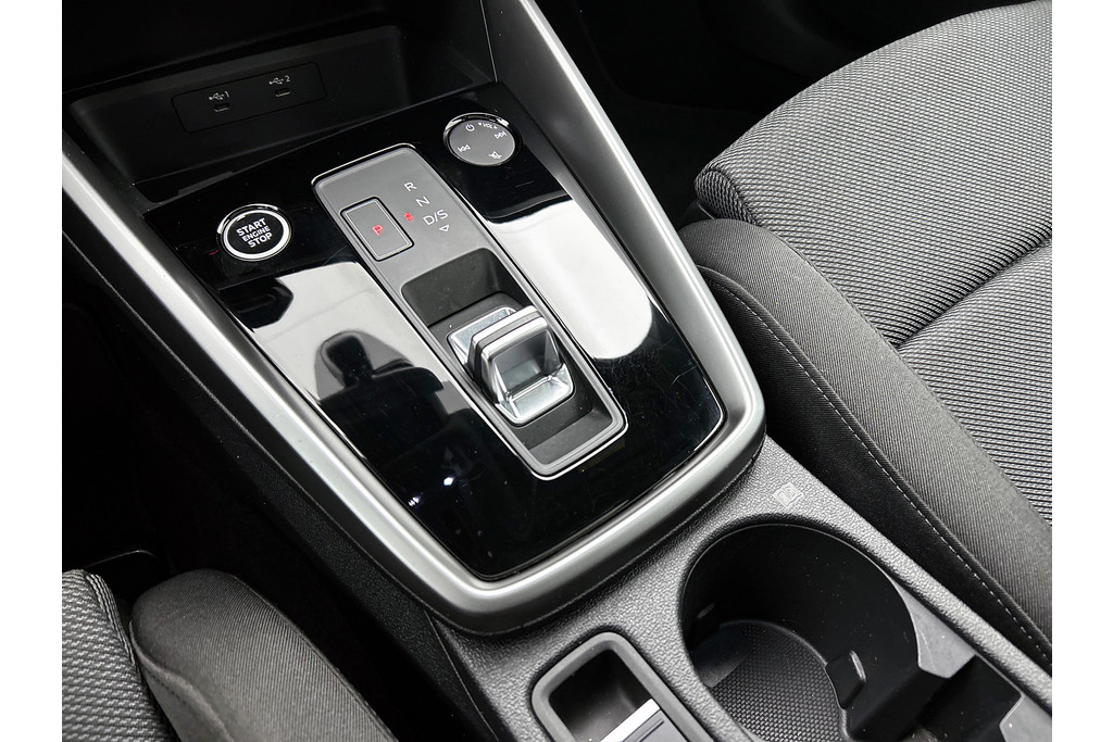 Audi A3 Limousine 30 TFSI Business edition (PANORAMADAK, ELEKT. WEGKLAPBARE TREKHAAK, SPORTSTOELEN, 1e EIGENAAR) 48622390-16.jpg | Autocentrum Brabant Breda