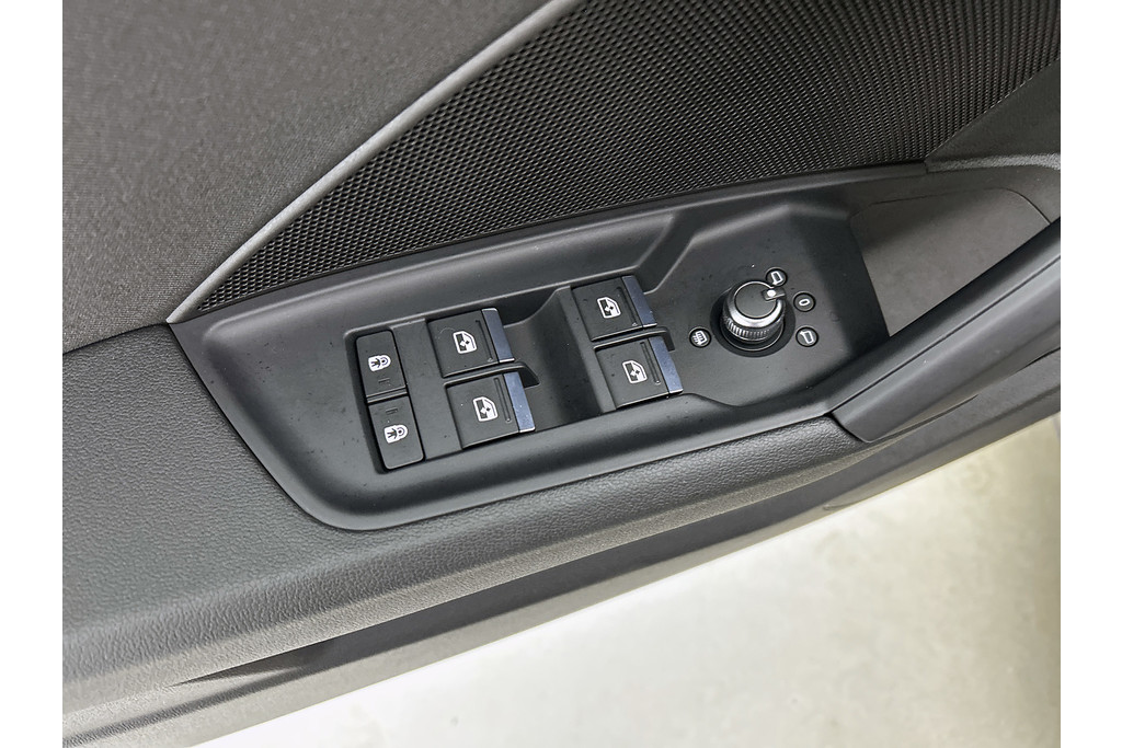 Audi A3 Limousine 30 TFSI Business edition (PANORAMADAK, ELEKT. WEGKLAPBARE TREKHAAK, SPORTSTOELEN, 1e EIGENAAR) 48622390-19.jpg | Autocentrum Brabant Breda