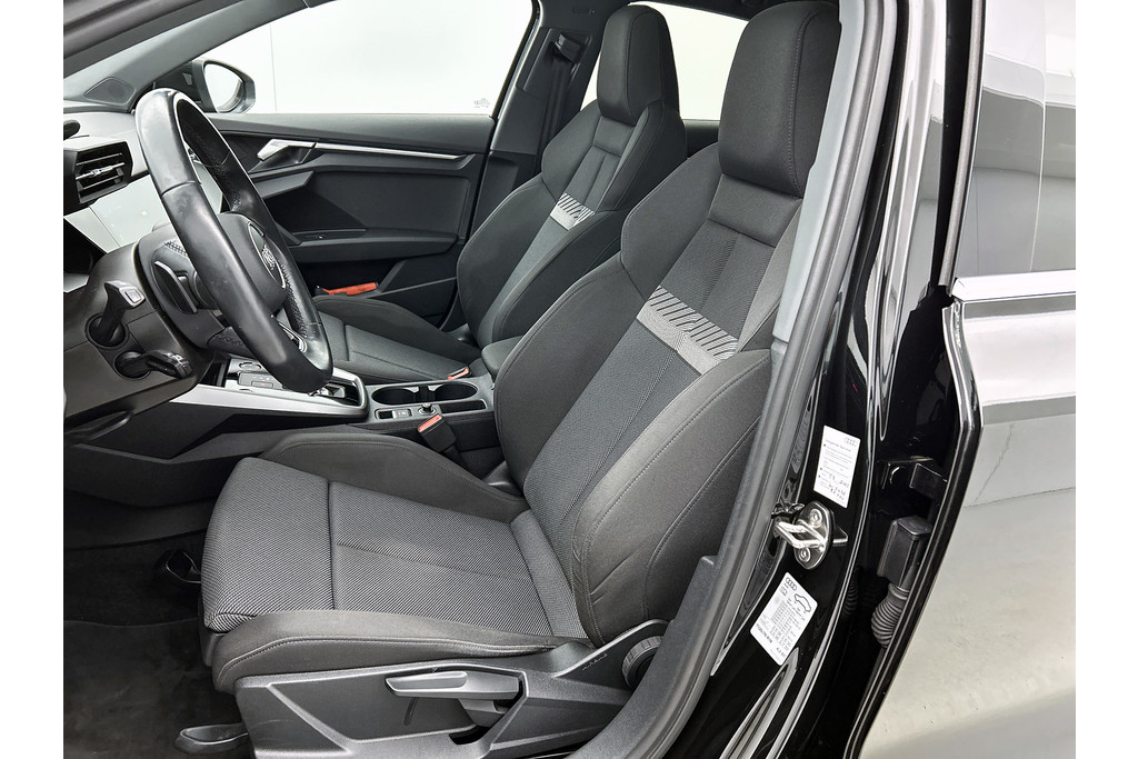 Audi A3 Limousine 30 TFSI Business edition (PANORAMADAK, ELEKT. WEGKLAPBARE TREKHAAK, SPORTSTOELEN, 1e EIGENAAR) 48622390-22.jpg | Autocentrum Brabant Breda