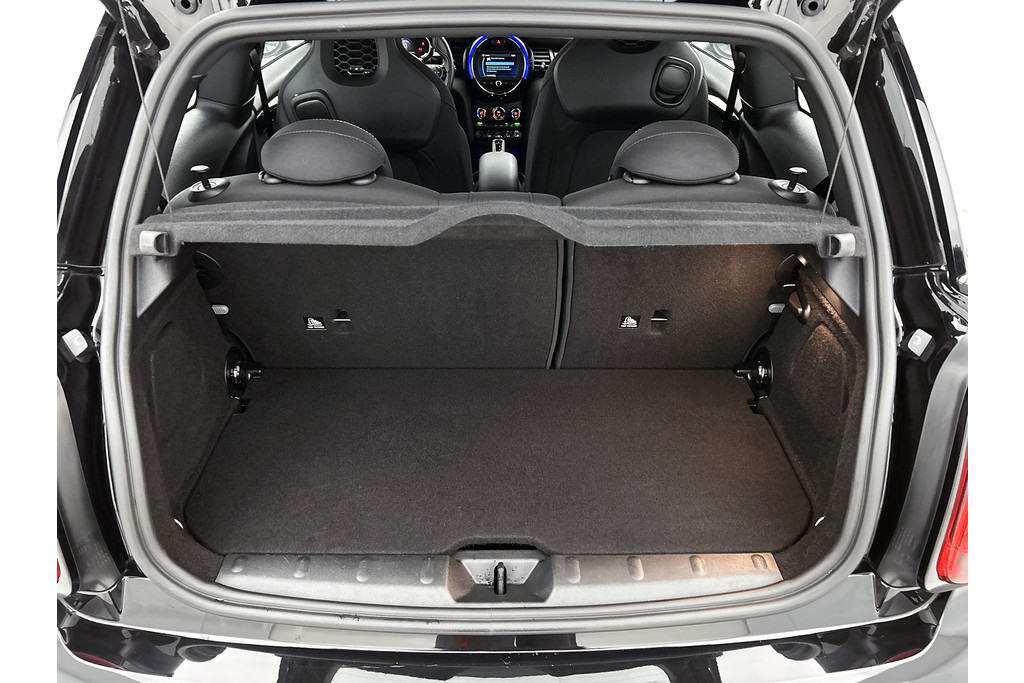 MINI Mini 1.5 Cooper JCW Chili Serious Business(NL-auto, Kuipstoelen, StoelV, Navi, Climate Con, Parkeersensoren, Etc) 48675227-31.jpg | Autocentrum Brabant Breda