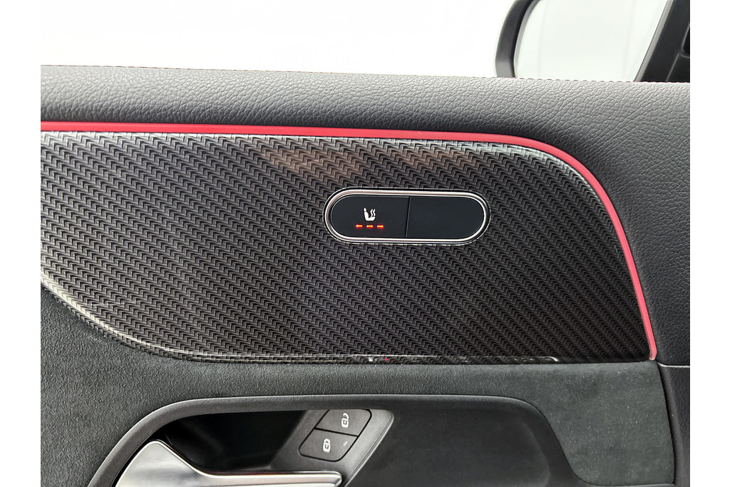 Mercedes-Benz B-Klasse 180 Business Solution AMG | SFEER | PANO | NL-AUTO | STOELVERW | CARPLAY | ACHTERCAM |ETC 48685163-4.jpg | Autocentrum Brabant Breda