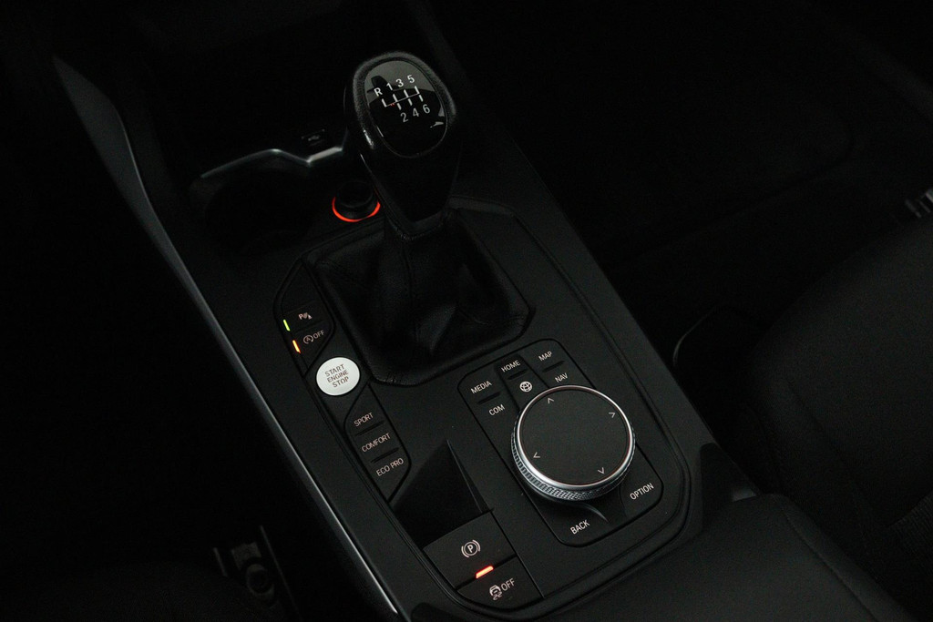 BMW 1-serie 118i Executive Edition (PARKEERSENSOREN, DIGITALE COCKPIT, NAVIGATIE, CRUISE CONTROL, DEALER ONDERHOUDEN) 48691422-17.jpg | Autocentrum Brabant Breda