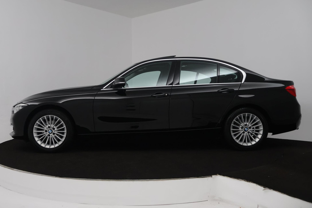 BMW 3 Serie 318i Luxury Edition (PANORAMADAK, DIGITALE COCKPIT, STOELVERWARMING, NAVIGATIE, LEER) 48691632-1.jpg | Autocentrum Brabant Breda