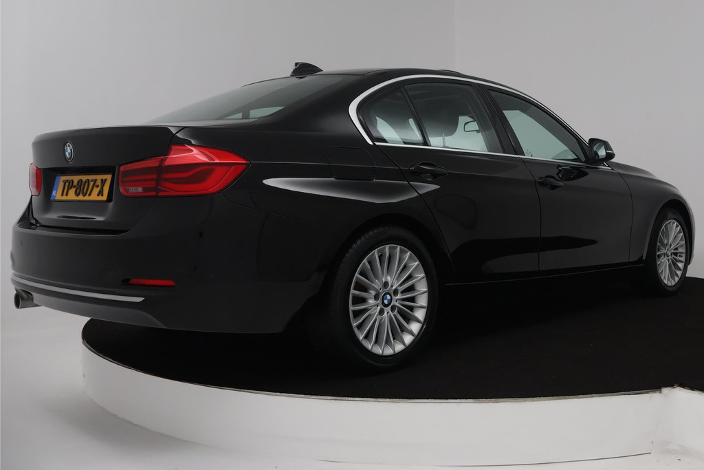 BMW 3 Serie 318i Luxury Edition (PANORAMADAK, DIGITALE COCKPIT, STOELVERWARMING, NAVIGATIE, LEER) 48691632-10.jpg | Autocentrum Brabant Breda