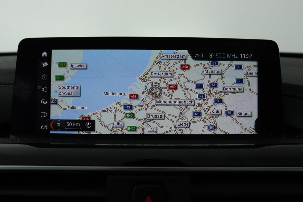 BMW 3 Serie 318i Luxury Edition (PANORAMADAK, DIGITALE COCKPIT, STOELVERWARMING, NAVIGATIE, LEER) 48691632-11.jpg | Autocentrum Brabant Breda