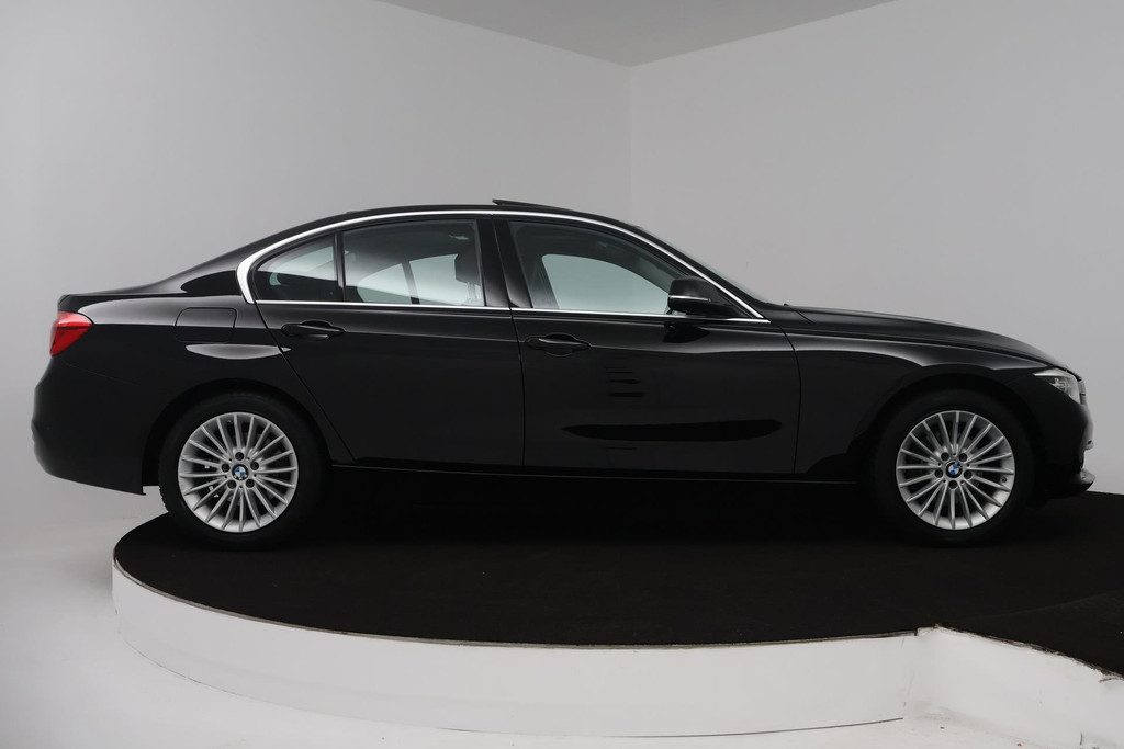 BMW 3 Serie 318i Luxury Edition (PANORAMADAK, DIGITALE COCKPIT, STOELVERWARMING, NAVIGATIE, LEER) 48691632-13.jpg | Autocentrum Brabant Breda