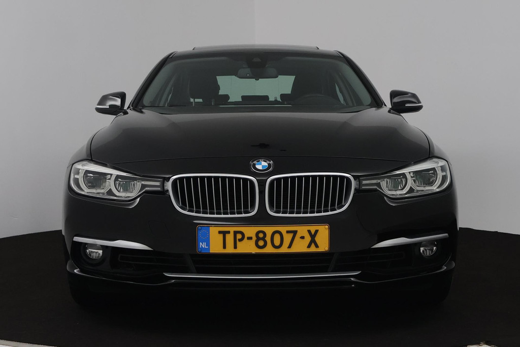 BMW 3 Serie 318i Luxury Edition (PANORAMADAK, DIGITALE COCKPIT, STOELVERWARMING, NAVIGATIE, LEER) 48691632-18.jpg | Autocentrum Brabant Breda