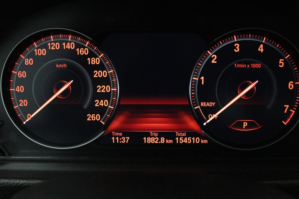 BMW 3 Serie 318i Luxury Edition (PANORAMADAK, DIGITALE COCKPIT, STOELVERWARMING, NAVIGATIE, LEER) 48691632-6.jpg | Autocentrum Brabant Breda