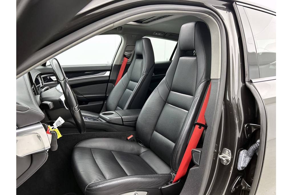 Porsche Panamera 3.0 4S (Goed OnderH, Panorama, Sportuitlaat, Navi, StoelV, Adaptieve Cruise, Etc) 48698966-4.jpg | Autocentrum Brabant Breda