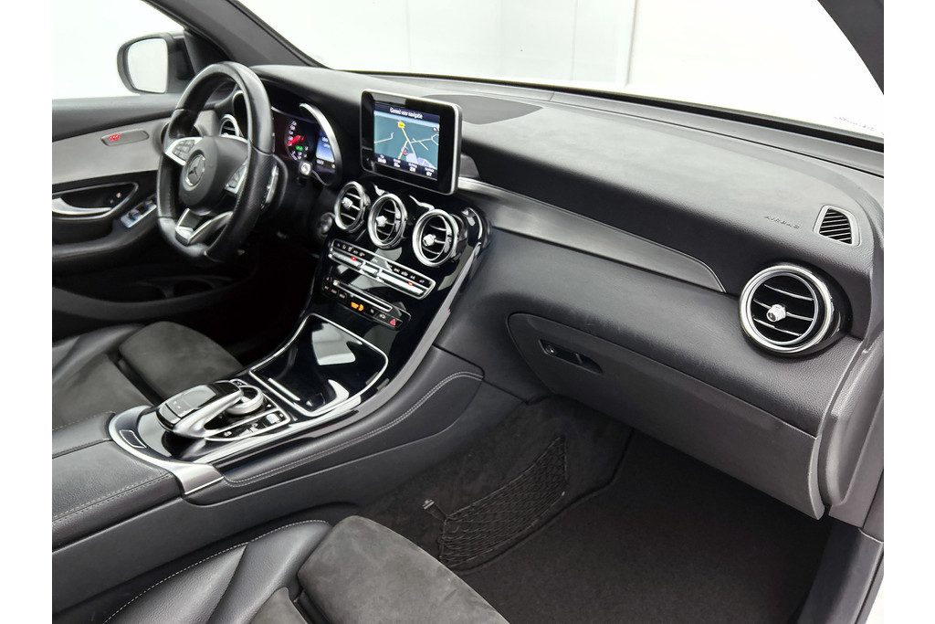 Mercedes-Benz GLC Coupé 250 AMG 4Matic Ambition(NL-auto, Navi, Panorama, Carplay, Camera, PDC V+A, Cruise Con, Etc) 48699217-26.jpg | Autocentrum Brabant Breda