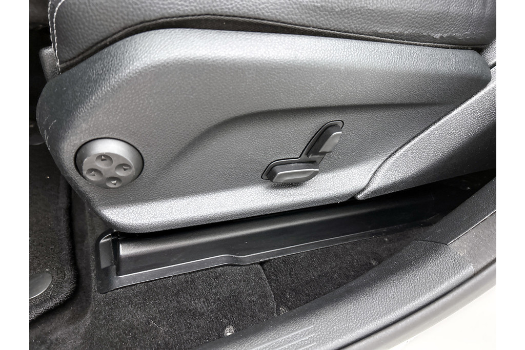 Mercedes-Benz GLC Coupé 250 AMG 4Matic Ambition(NL-auto, Navi, Panorama, Carplay, Camera, PDC V+A, Cruise Con, Etc) 48699217-30.jpg | Autocentrum Brabant Breda