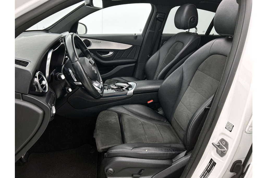 Mercedes-Benz GLC Coupé 250 AMG 4Matic Ambition(NL-auto, Navi, Panorama, Carplay, Camera, PDC V+A, Cruise Con, Etc) 48699217-5.jpg | Autocentrum Brabant Breda