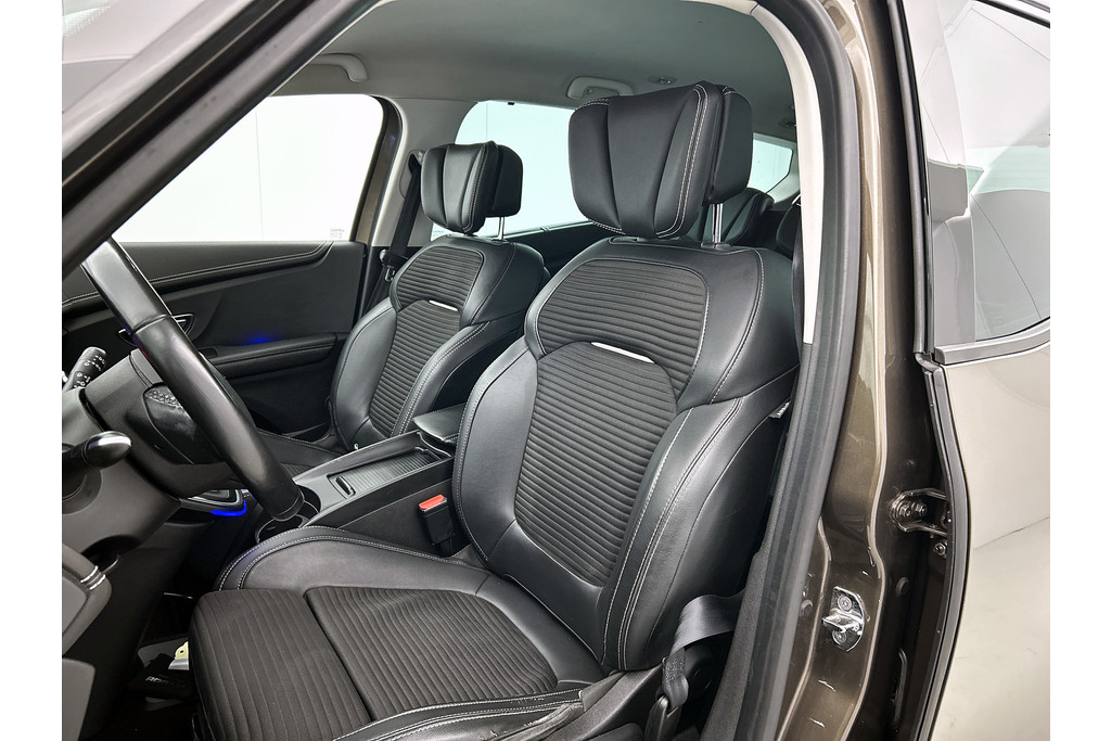 Renault Grand Scénic 1.3 TCe Bose 7p. (NL-auto, Navi, Trekhaak, Parkeersensoren, StoelV, Cruise Con, Etc) 48699303-4.jpg | Autocentrum Brabant Breda