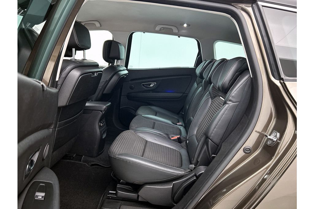 Renault Grand Scénic 1.3 TCe Bose 7p. (NL-auto, Navi, Trekhaak, Parkeersensoren, StoelV, Cruise Con, Etc) 48699303-6.jpg | Autocentrum Brabant Breda