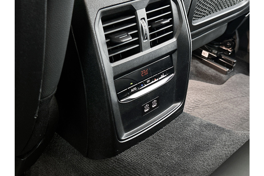 BMW 3 Serie 320i Executive Edition(NL-auto, Dealer onderH, Navi Prof, StoelV, Sportstoelen, Parkeerhulp, Etc) 48712594-21.jpg | Autocentrum Brabant Breda