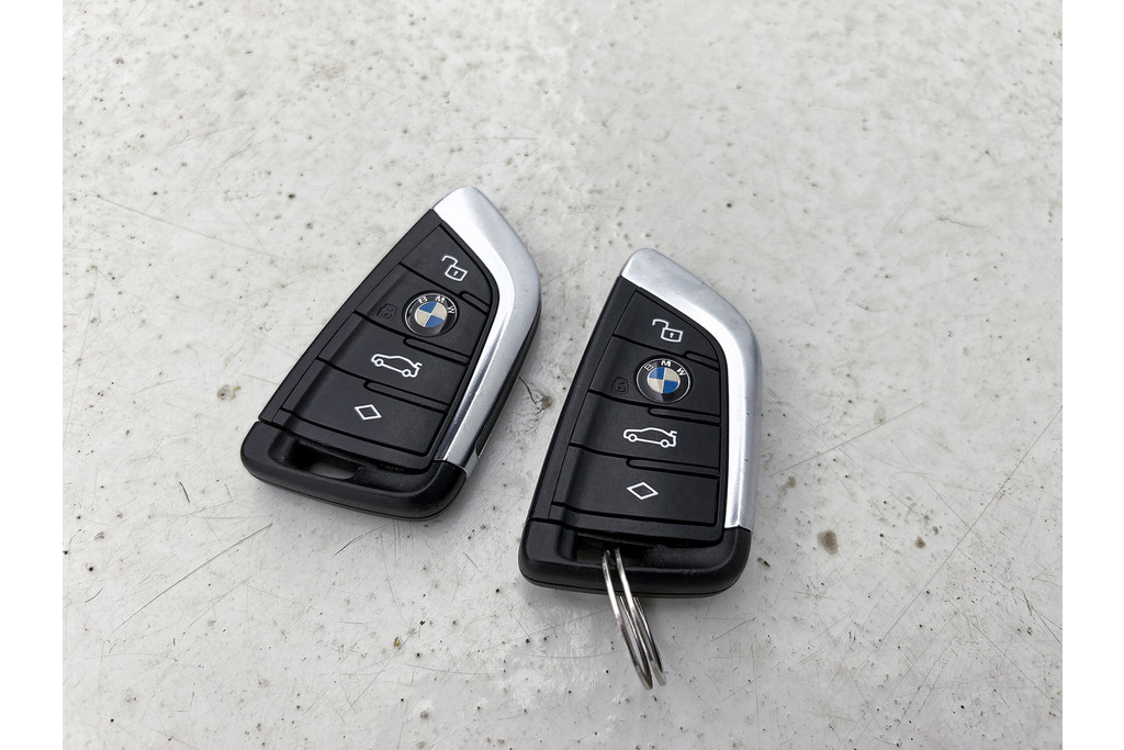 BMW 3 Serie 320i Executive Edition(NL-auto, Dealer onderH, Navi Prof, StoelV, Sportstoelen, Parkeerhulp, Etc) 48712594-24.jpg | Autocentrum Brabant Breda