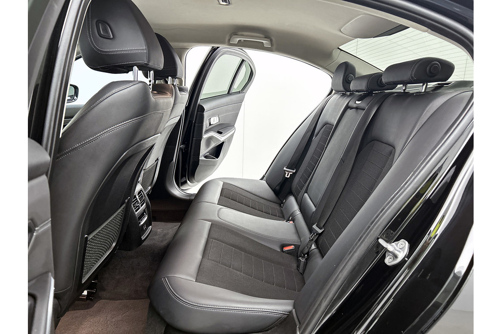 BMW 3 Serie 320i Executive Edition(NL-auto, Dealer onderH, Navi Prof, StoelV, Sportstoelen, Parkeerhulp, Etc) 48712594-28.jpg | Autocentrum Brabant Breda