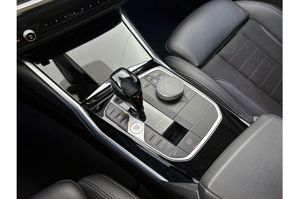 BMW 3 Serie 320i Executive Edition(NL-auto, Dealer onderH, Navi Prof, StoelV, Sportstoelen, Parkeerhulp, Etc) 48712594-7.jpg | Autocentrum Brabant Breda