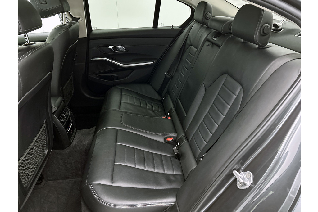 BMW 3 Serie 320i M-sport xDrive High Executive(Panorama, StoelV, Carplay, Parkeersensoren, Navi, Camera, Adapt Cruise, Etc) 48712961-14.jpg | Autocentrum Brabant Breda